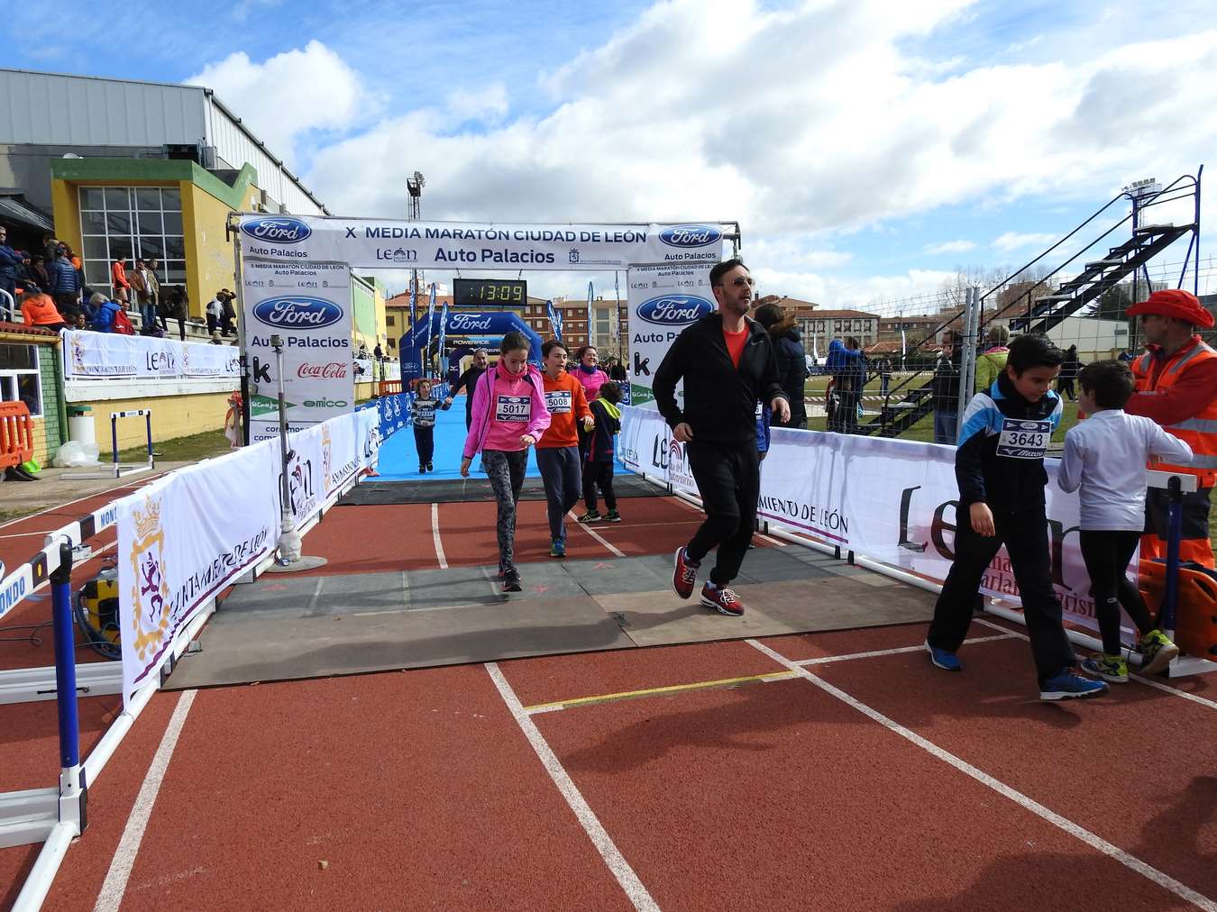 Galería de imágenes de los 2 kilómetros de la Media Maratón de León