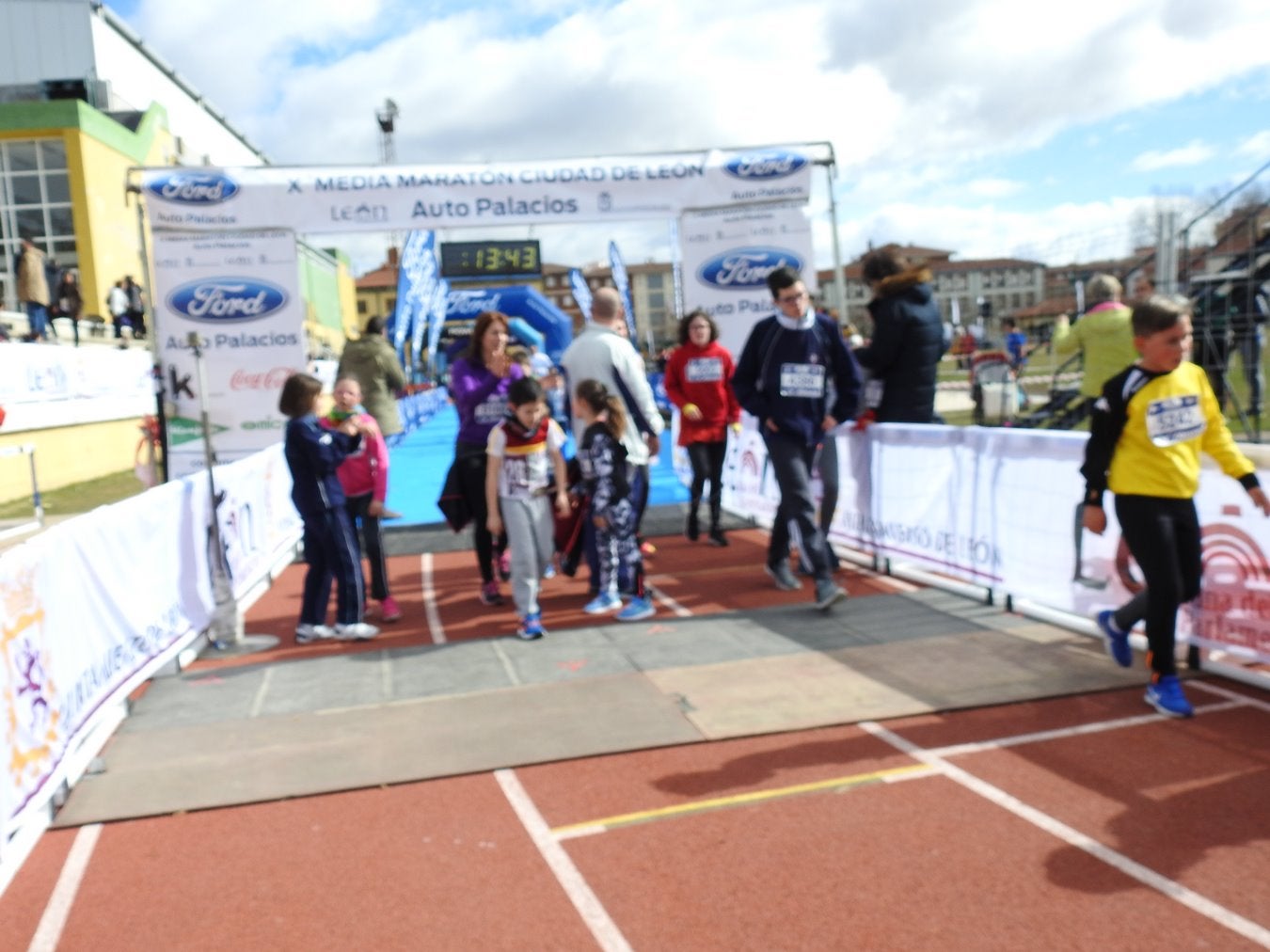 Galería de imágenes de los 2 kilómetros de la Media Maratón de León