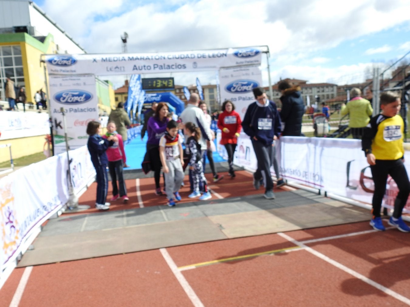 Galería de imágenes de los 2 kilómetros de la Media Maratón de León