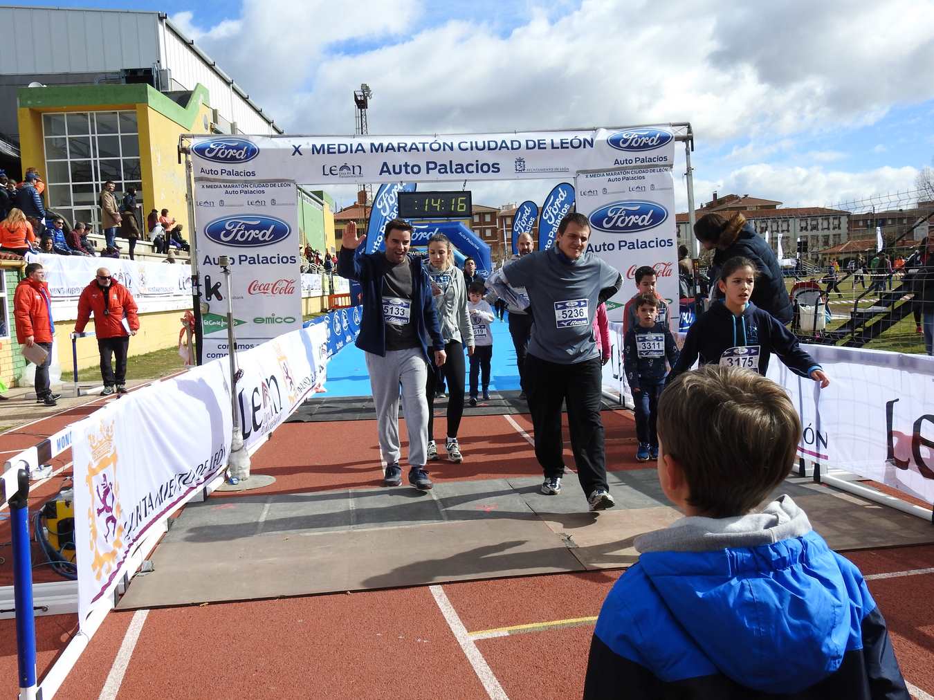 Galería de imágenes de los 2 kilómetros de la Media Maratón de León