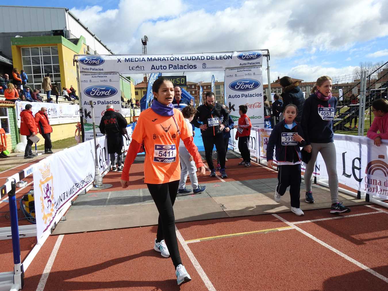 Galería de imágenes de los 2 kilómetros de la Media Maratón de León