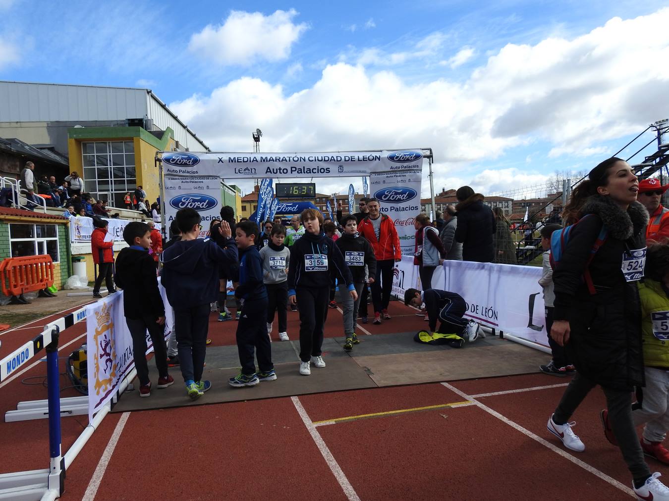 Galería de imágenes de los 2 kilómetros de la Media Maratón de León