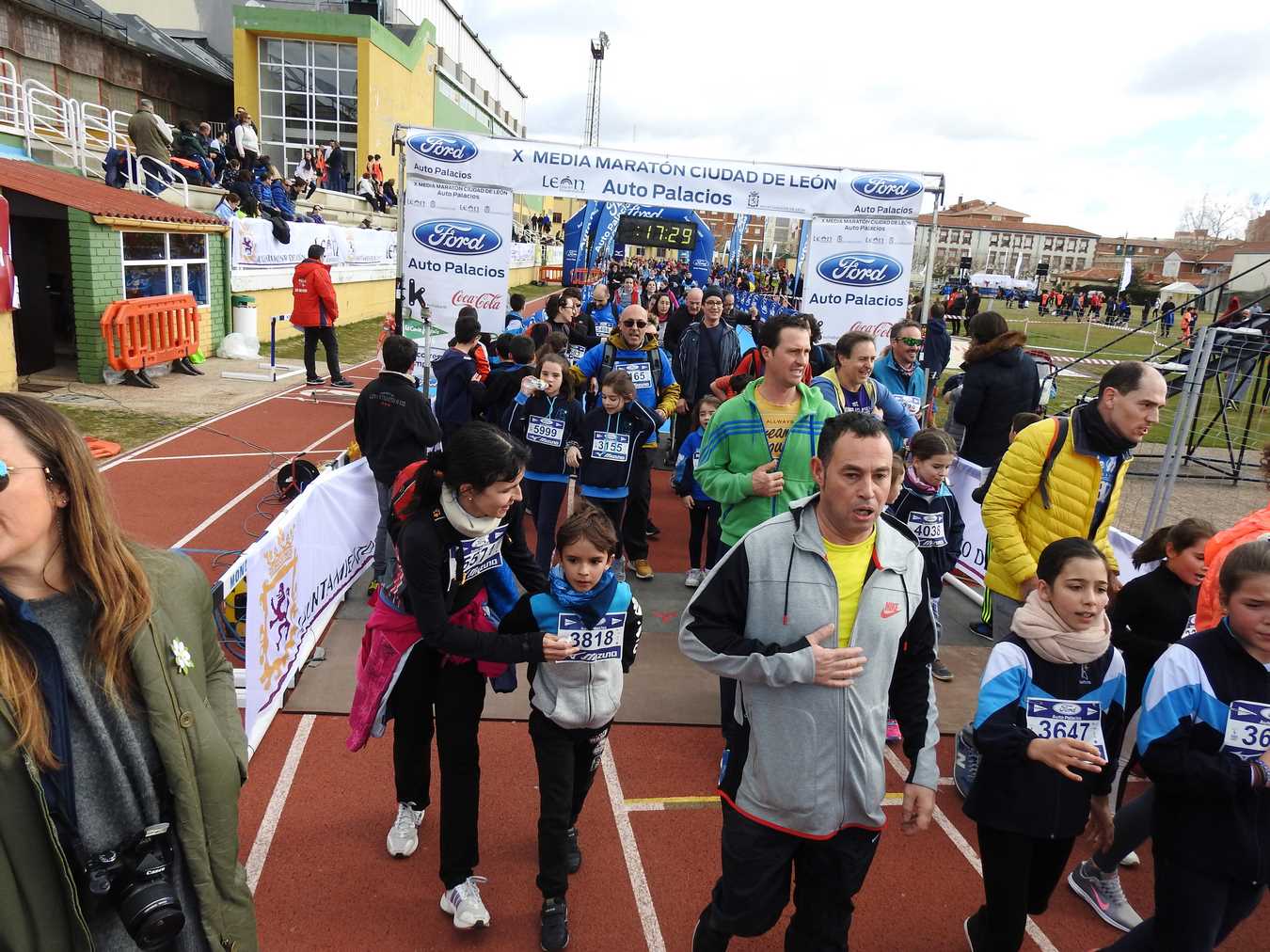 Galería de imágenes de los 2 kilómetros de la Media Maratón de León