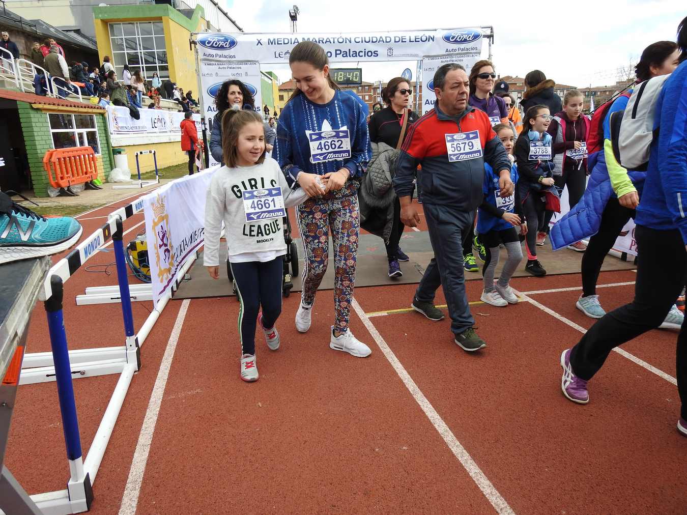 Galería de imágenes de los 2 kilómetros de la Media Maratón de León