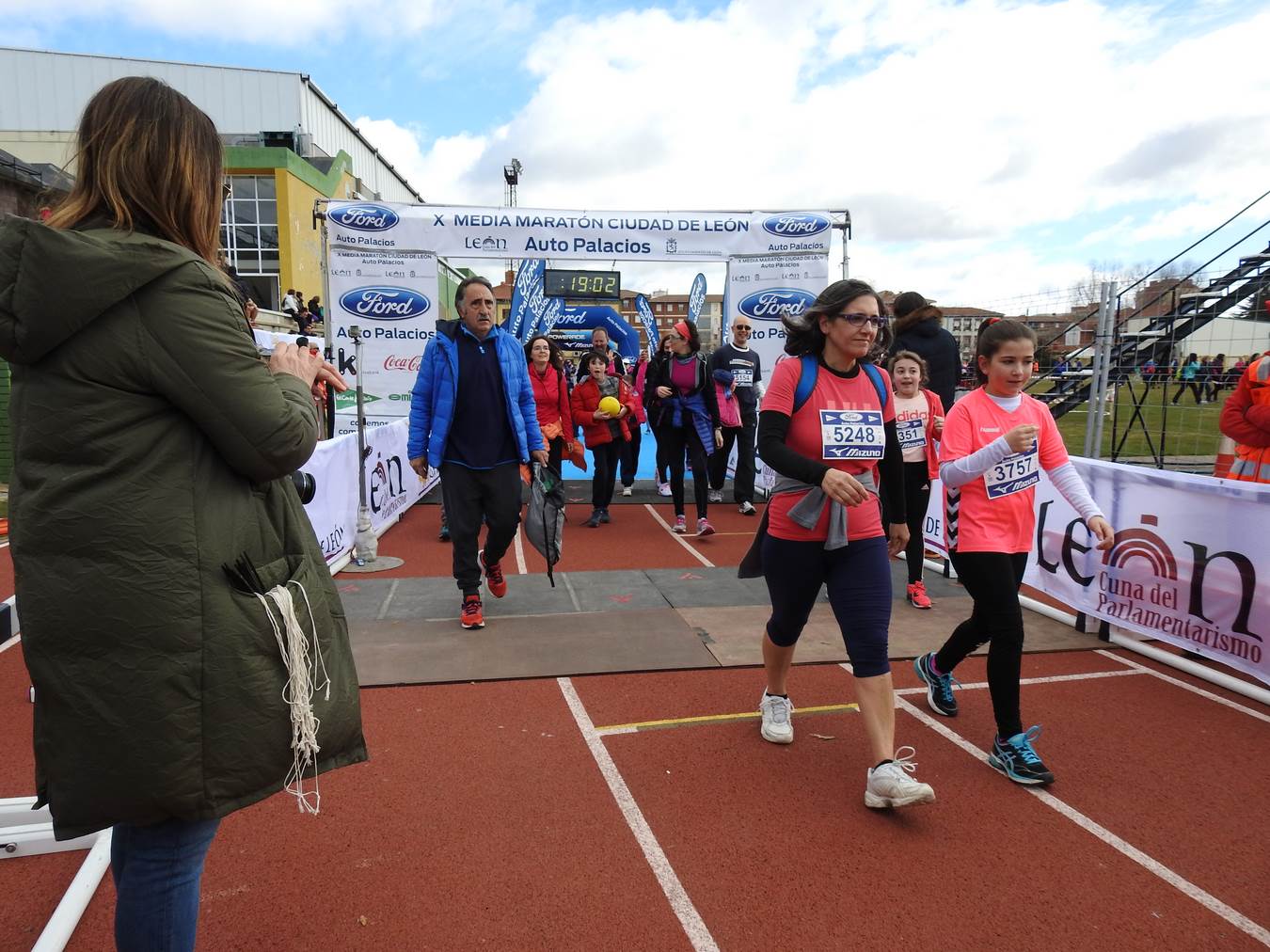 Galería de imágenes de los 2 kilómetros de la Media Maratón de León