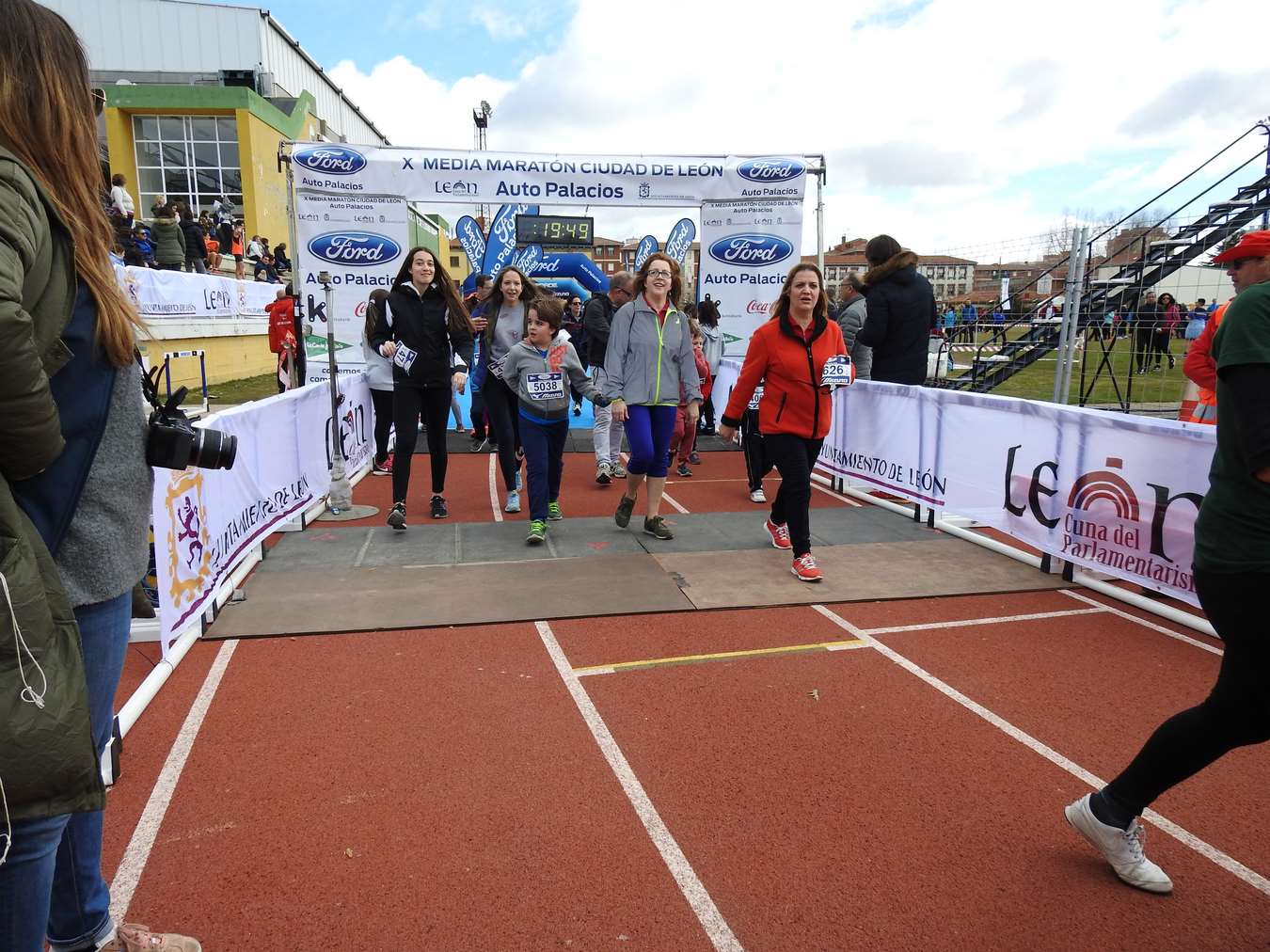 Galería de imágenes de los 2 kilómetros de la Media Maratón de León