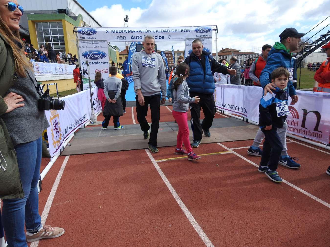 Galería de imágenes de los 2 kilómetros de la Media Maratón de León