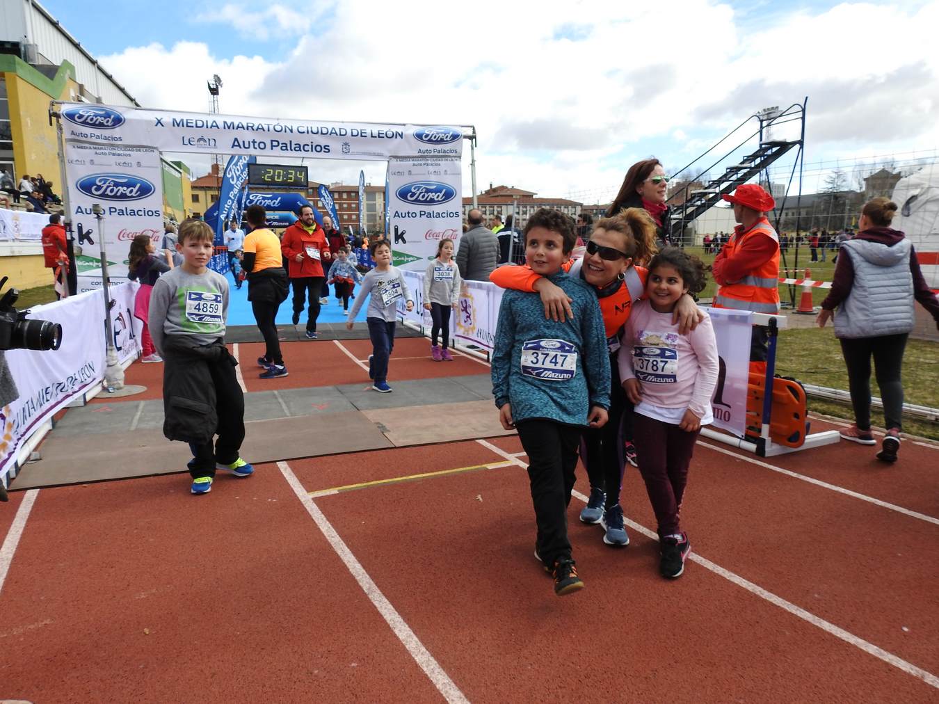 Galería de imágenes de los 2 kilómetros de la Media Maratón de León