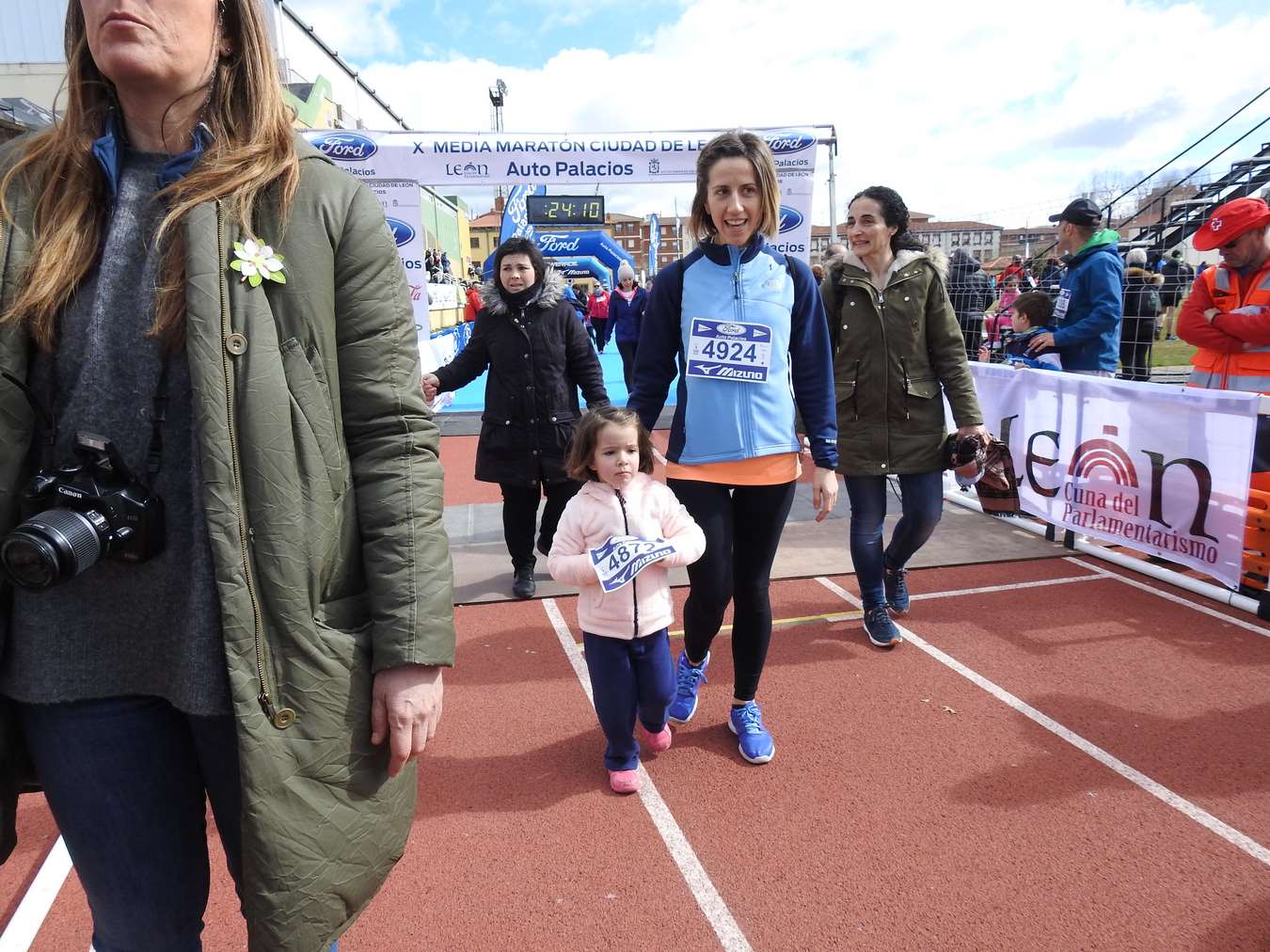 Galería de imágenes de los 2 kilómetros de la Media Maratón de León