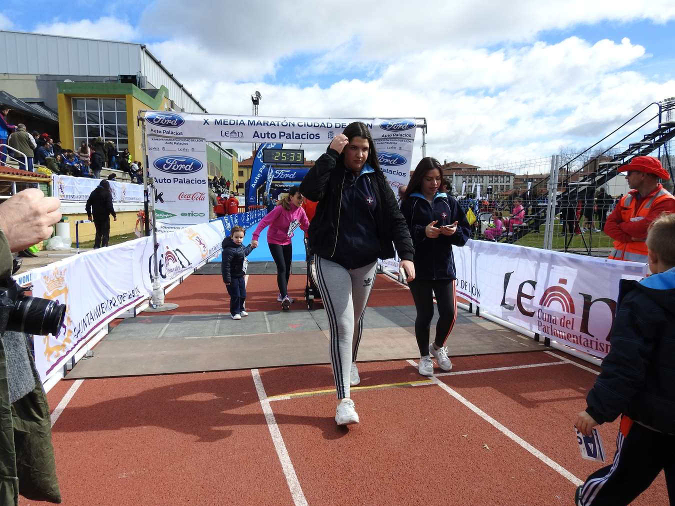 Galería de imágenes de los 2 kilómetros de la Media Maratón de León