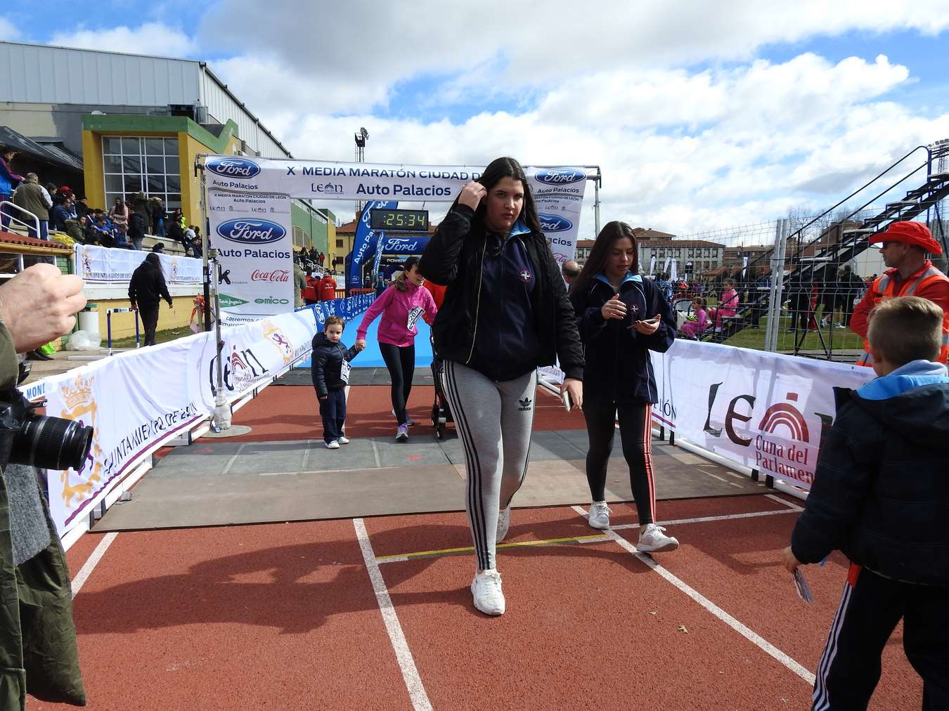 Galería de imágenes de los 2 kilómetros de la Media Maratón de León