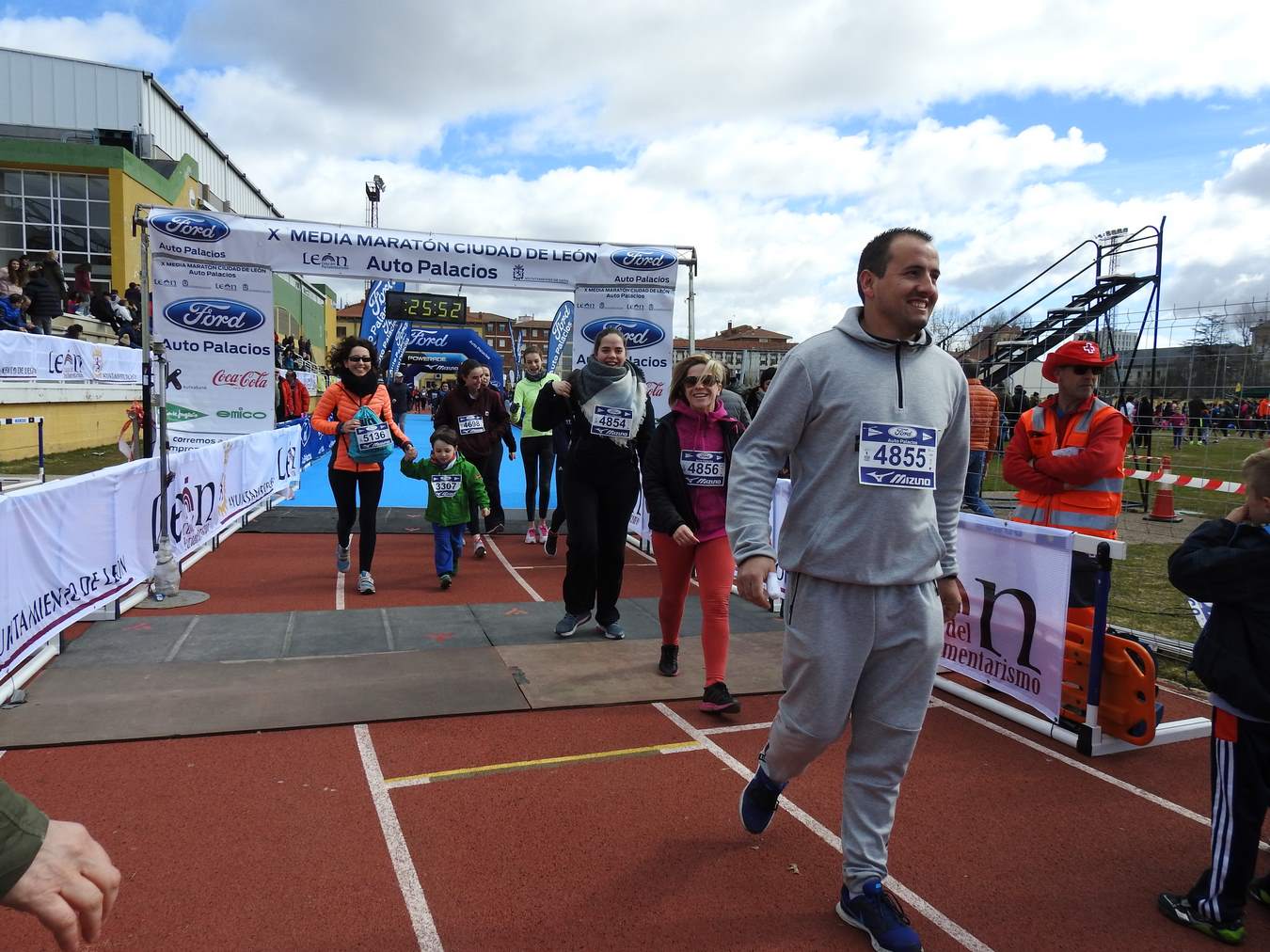 Galería de imágenes de los 2 kilómetros de la Media Maratón de León