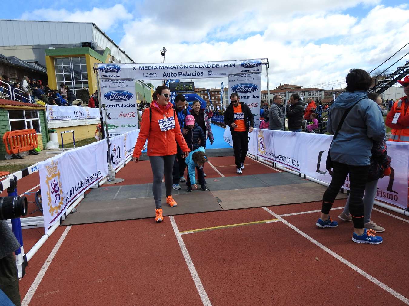 Galería de imágenes de los 2 kilómetros de la Media Maratón de León