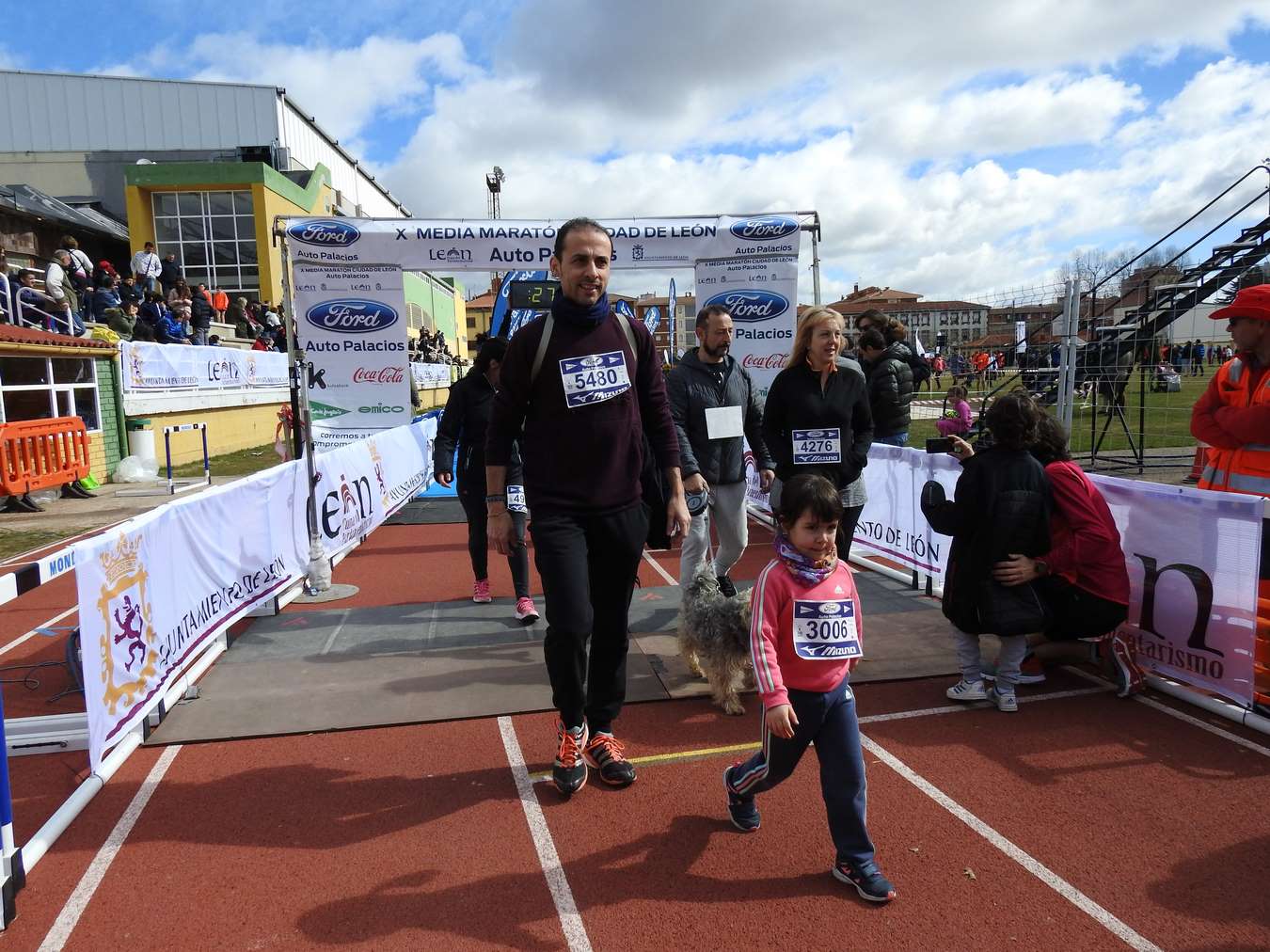 Galería de imágenes de los 2 kilómetros de la Media Maratón de León