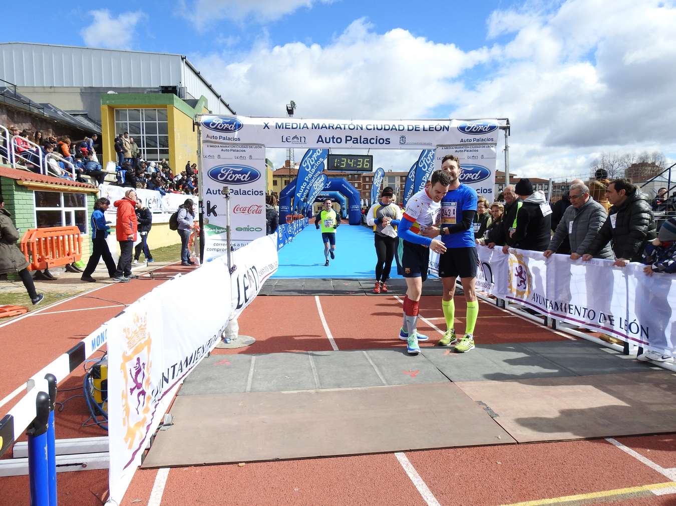Las imágenes de la Media Maratón de León, con Sergio Sánchez como ganador.