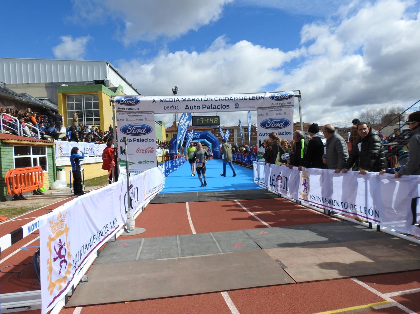 Las imágenes de la Media Maratón de León, con Sergio Sánchez como ganador.