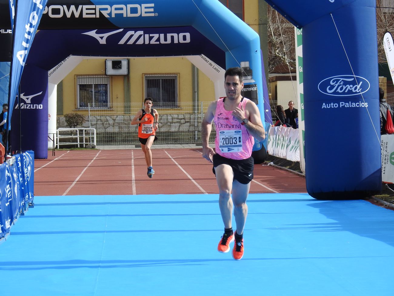 Todas las imágenes de la carrera popular de la Media Maratón de León