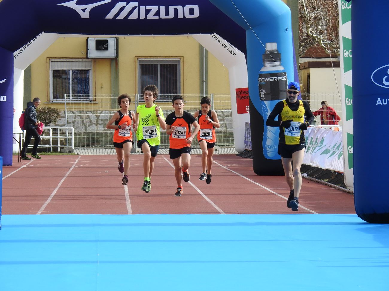 Todas las imágenes de la carrera popular de la Media Maratón de León