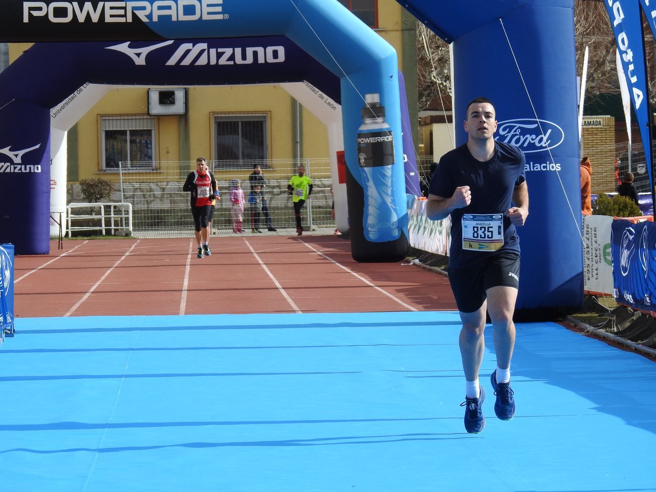 Todas las imágenes de la carrera popular de la Media Maratón de León