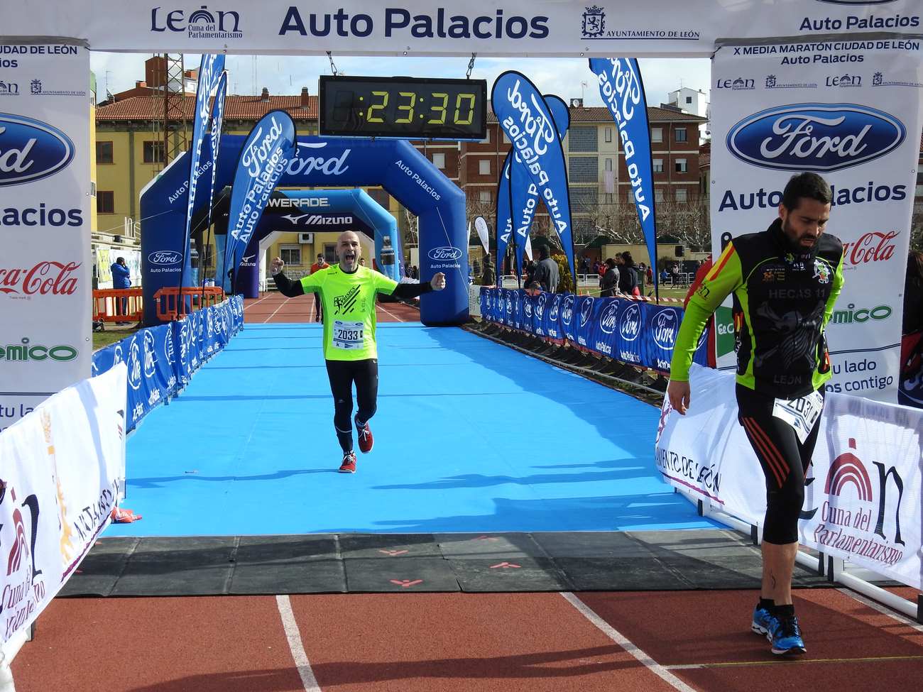 Todas las imágenes de la carrera popular de la Media Maratón de León