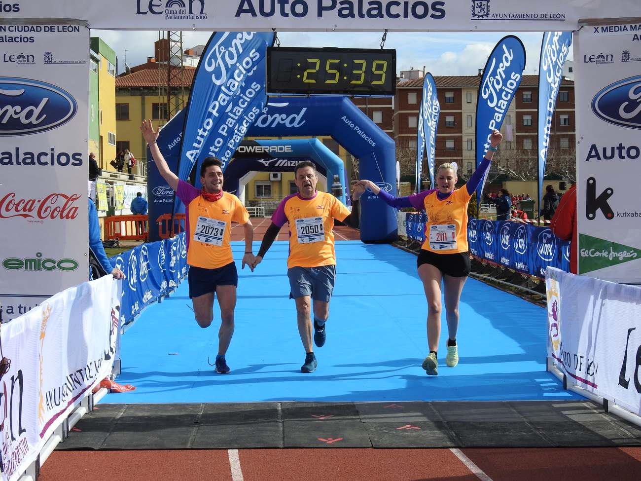 Todas las imágenes de la carrera popular de la Media Maratón de León