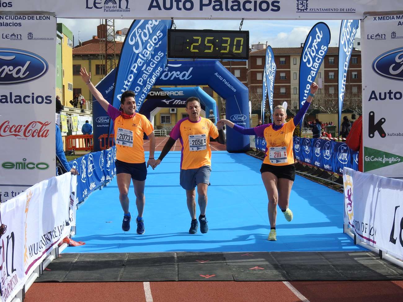 Todas las imágenes de la carrera popular de la Media Maratón de León