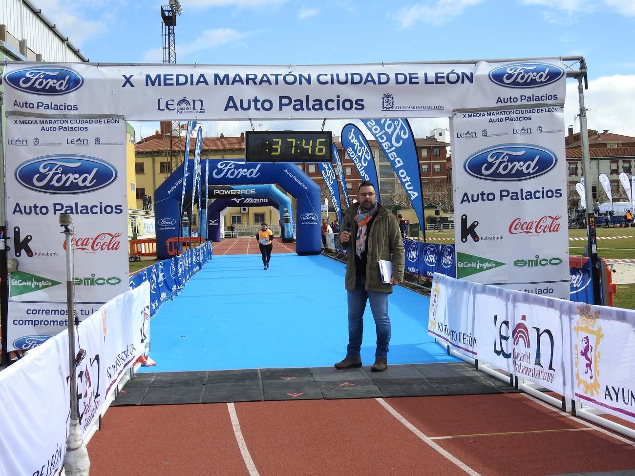 Todas las imágenes de la carrera popular de la Media Maratón de León