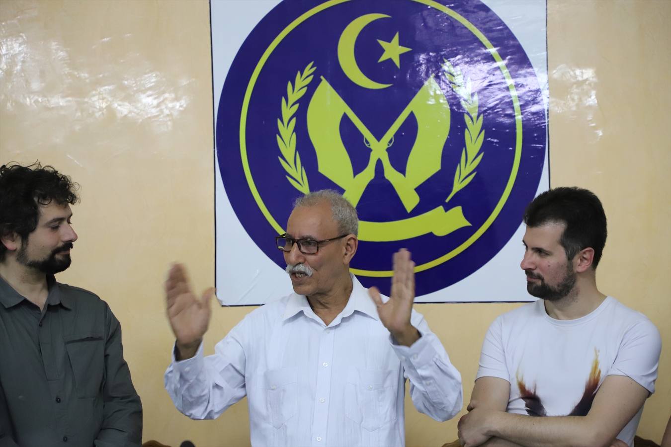 El presidente de la la RASD Brahim Ghali recibe a la delegación de CyL en los campos de refugiados. En la imagen el presidente junto a Luís Tudanca y José Sarrión.