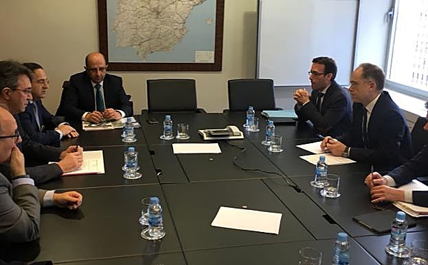 Reunión entre la Diputación y Adif.
