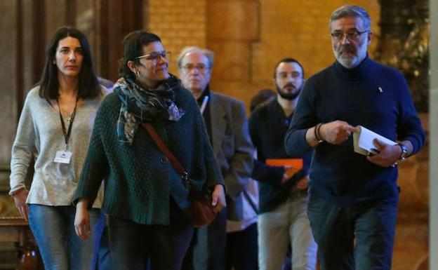 Miembros de la CUP acuden al Parlamento de Cataluña. 