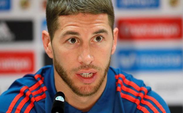 Sergio Ramos, en plena conferencia de prensa celebrada en Düsseldorf. 