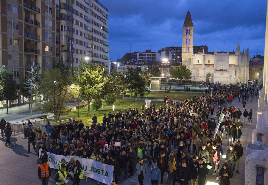 Fotos: Los estudiantes de Castilla y León piden una EBAU justa en Valladolid