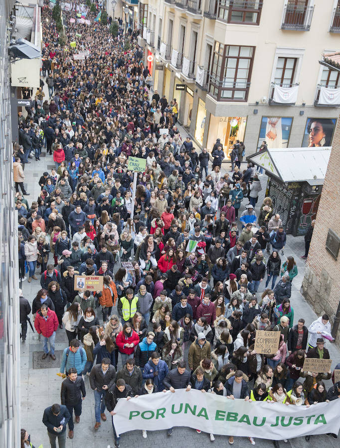 Fotos: Los estudiantes de Castilla y León piden una EBAU justa en Valladolid