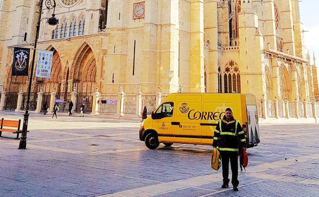 Correos retoma el servicio de transporte de equipajes para los peregrinos