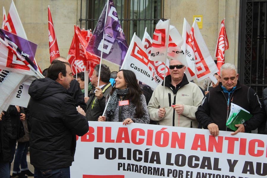 Fotos: Concentración de la Policía Local de León