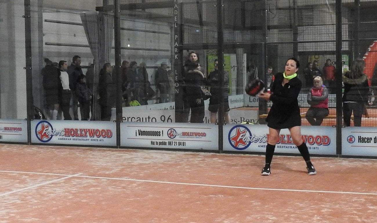 Las instalaciones de club leonés acogen este domingo las semifinales, finales y partidos de consolación en una cita con 112 parejas