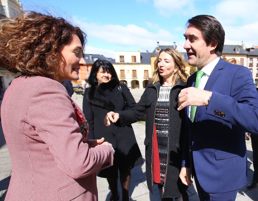 Fotos: Firma del conveno para la gestión del parque público de alquiler social de Ponferrada