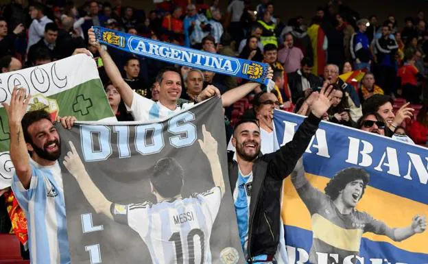 Un grupo de aficionados argentinos presentes en el Wanda Metropolitano. 