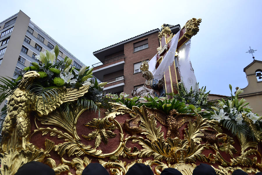 La Procesión de la Pasión vuelve a reunir a las cofradías de Nuestra Señora de las Angustias y Soledad, Nuestro Padre Jesús Nazareno y Real de Minerva y Veracruz, esquivando a la lluvia de media tarde