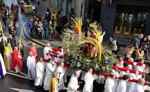 La Pasión leonesa participa en la Semana Santa coruñesa gracias a la Casa de León en La Coruña