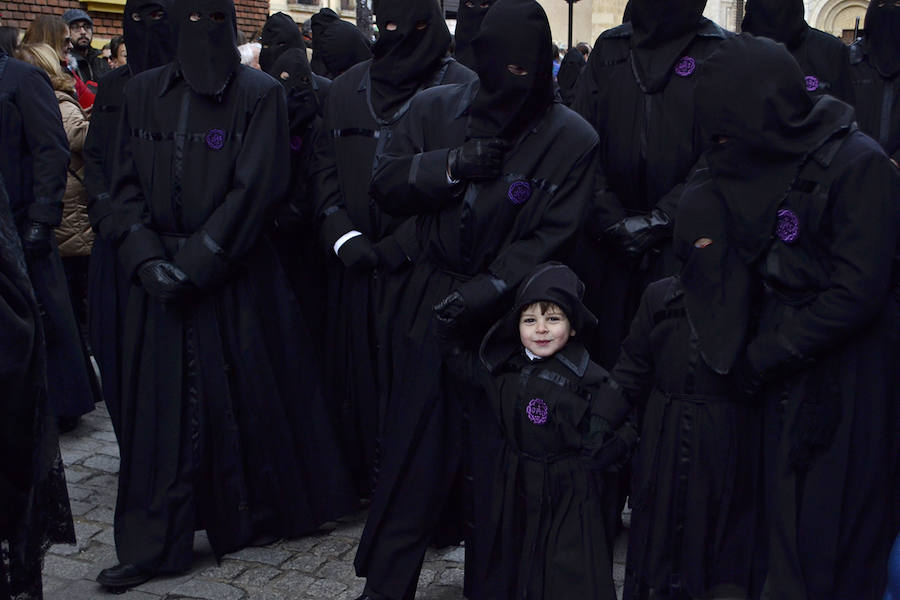 Fotos: La Procesión de los Pasos recorre León