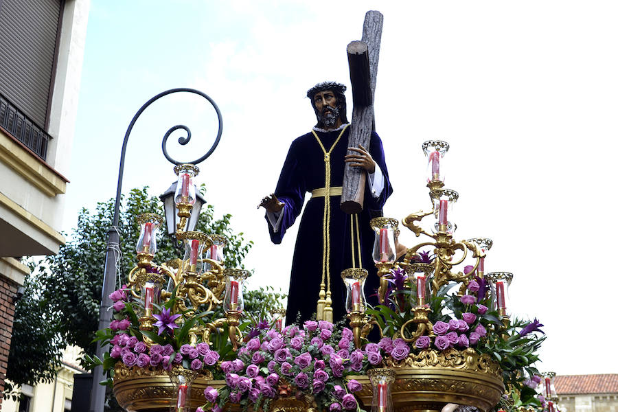 Fotos: La Procesión de los Pasos recorre León