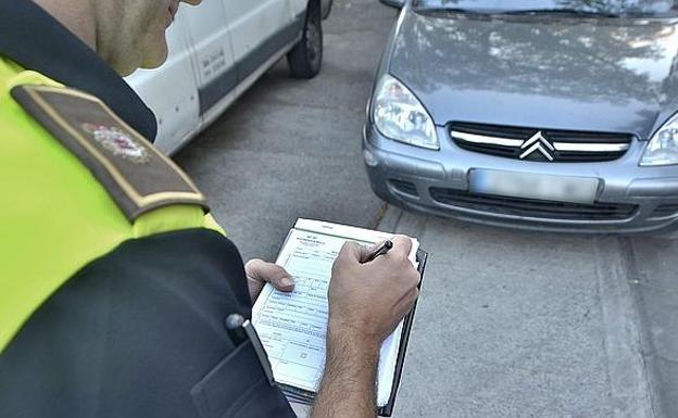Las multas por conducir sin carné en la Comunidad se reducen un tercio en un lustro y en León suman 101 en 2017