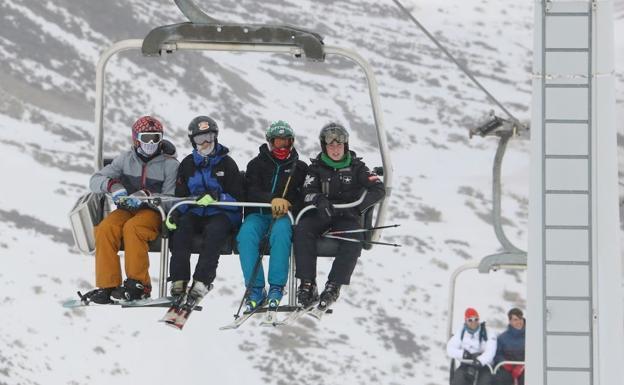 Más de 15.000 usuarios pasan por las estaciones de esquí de la provincia en Semana Santa