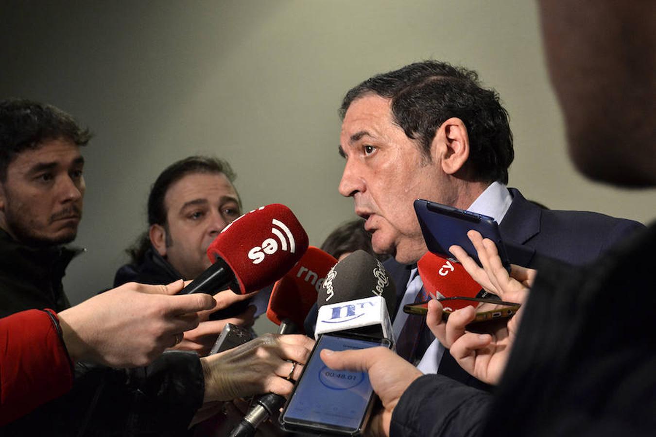 Fotos: El consejero de Sanidad visita el Hospital de León para la entrega del Sello de Excelencia EFQM 400+