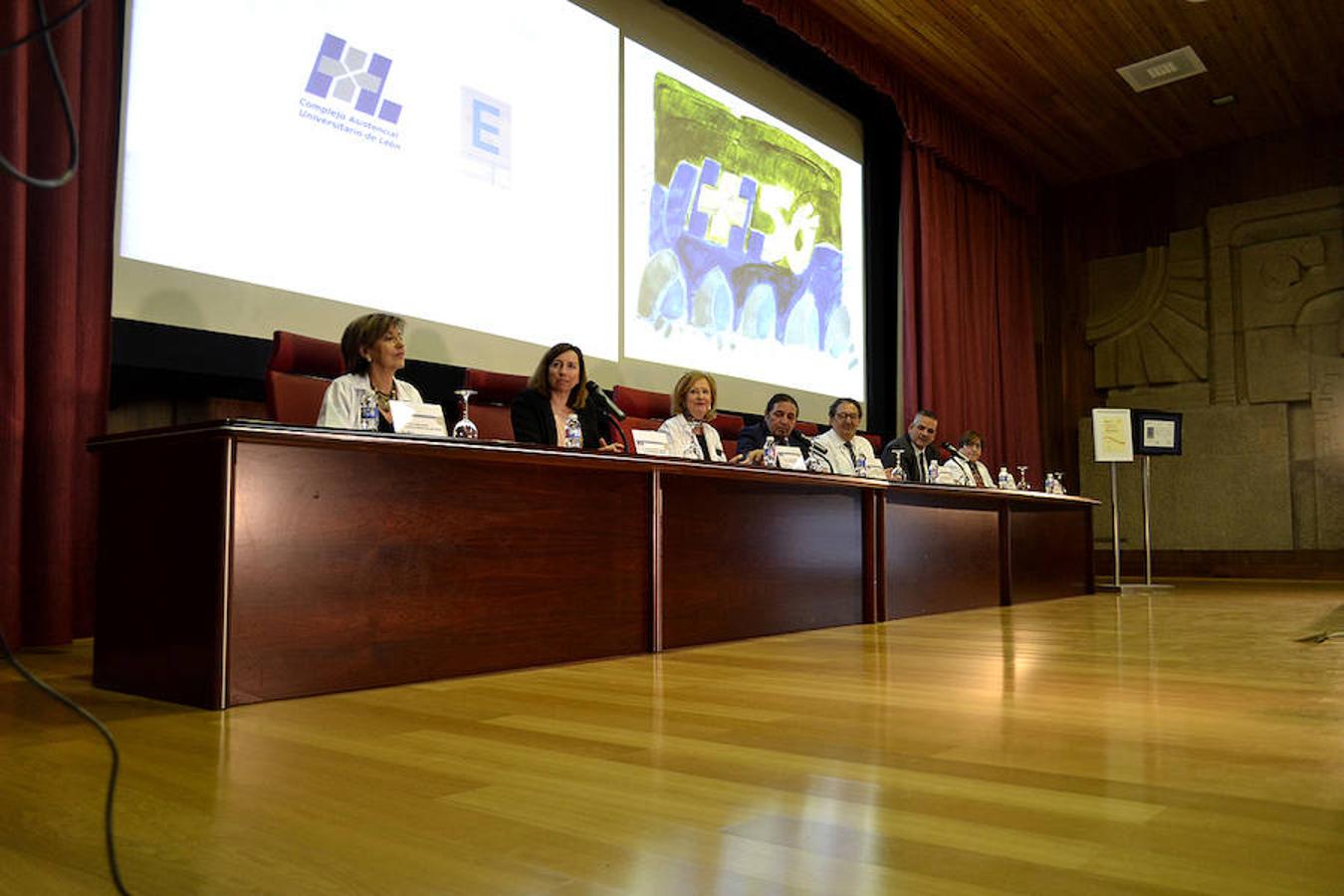 Fotos: El consejero de Sanidad visita el Hospital de León para la entrega del Sello de Excelencia EFQM 400+