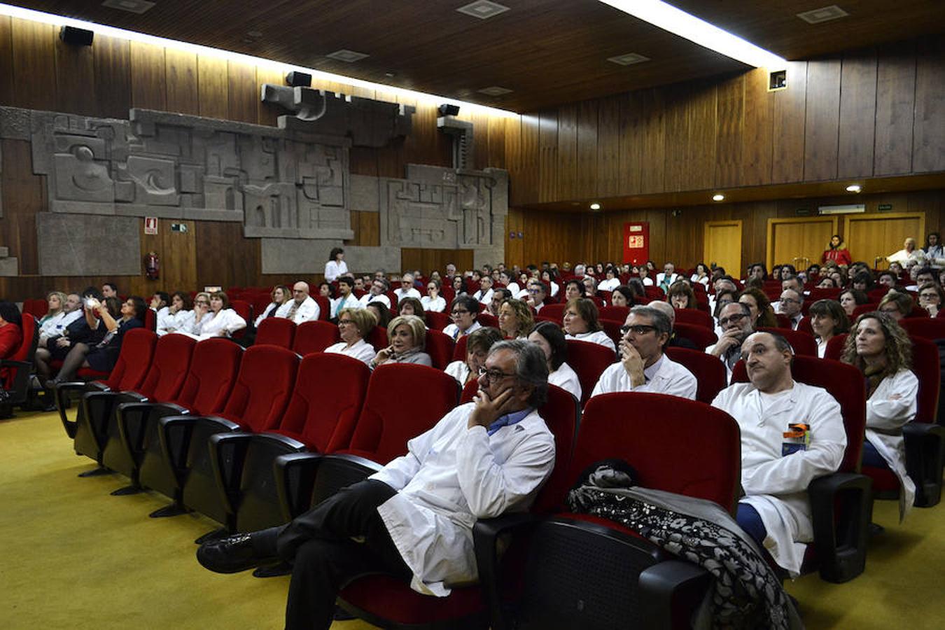 Fotos: El consejero de Sanidad visita el Hospital de León para la entrega del Sello de Excelencia EFQM 400+
