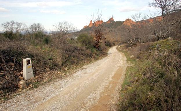 Camino de Santiago de Invierno con Las Médulas al fondo.