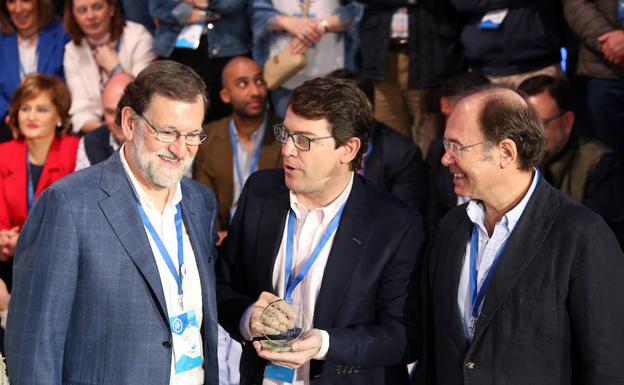 Rajoy, junto a Mañueco. 