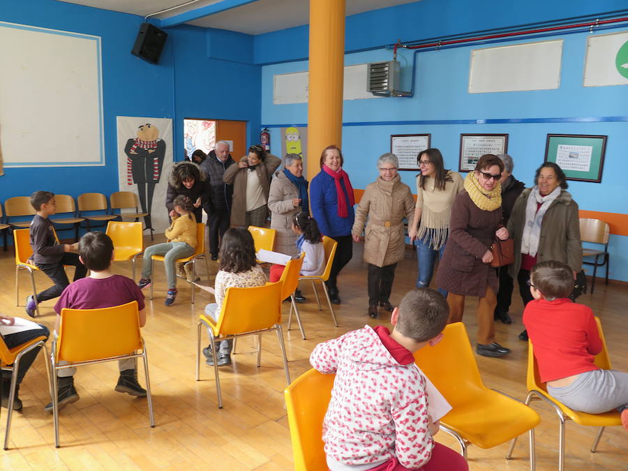 Fotos: Encuentro entre niños y mayores con alzheimer